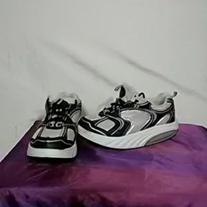 In shape ladies sneakers